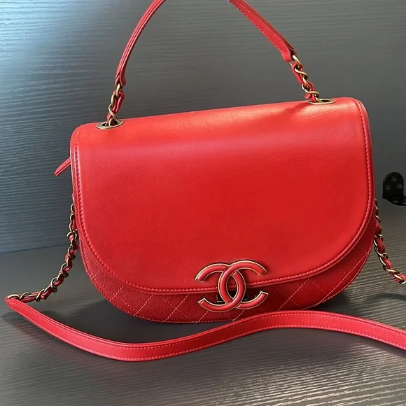 SOLD!❌ Chanel Red Calfskin Coco Curve Flap Medium - Picture 12 of 17